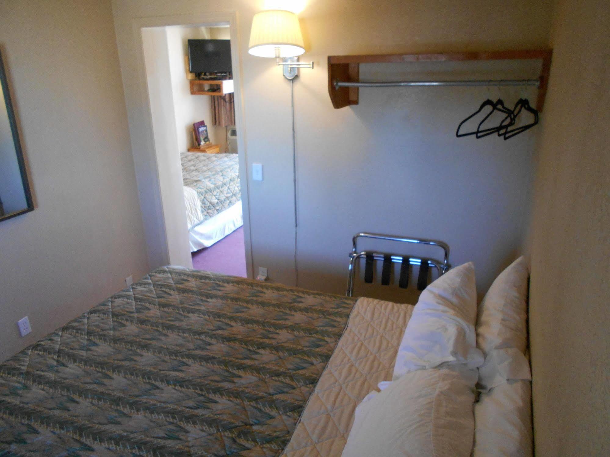 Super Saver Inn Sheridan Bagian luar foto