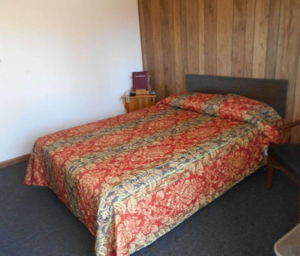 Super Saver Inn Sheridan Bagian luar foto